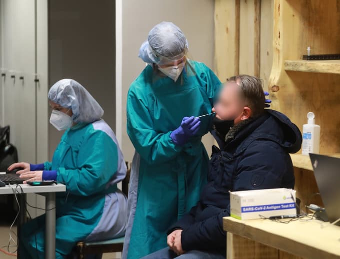 Trgovci in obrtniki so se morali znajti po svoje, nekateri so šli na testiranje kar med smučarje na Pohorje