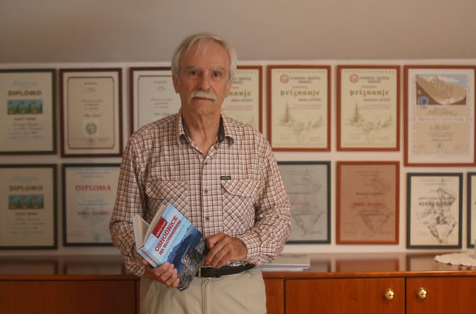 Večkrat nagrajeni Nikola Guid ima vse pohode skrbno zabeležene.