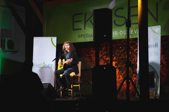 Adi Smolar je navdušil s svojimi pesmimi.