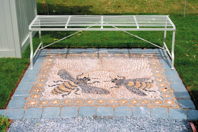(FOTO) Polepšajte vrt z mozaikom iz kamenčkov