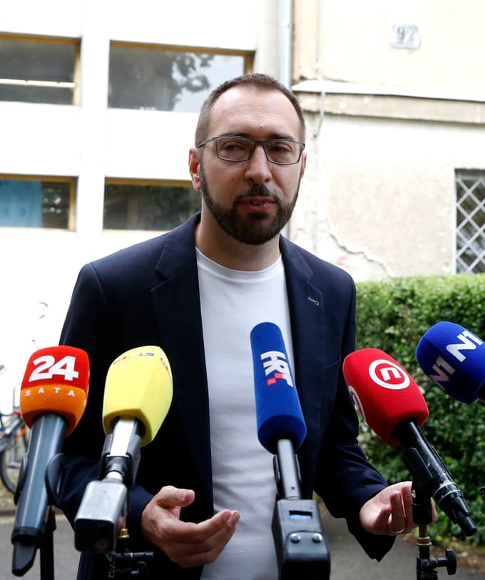 Tomislav Tomašević, ki zagovarja zelene politike, bo skoraj zagotovo novi zagrebški župan.