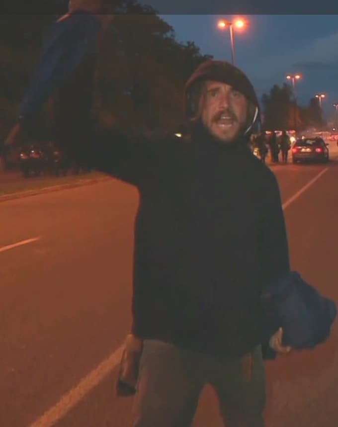 (FOTO) Policija išče moškega, osumljenega kaznivih dejanj na protestih pretekli torek, drugega so že našli