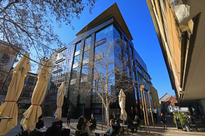 Nekdanji bančni prostori na Trgu Leona Štuklja