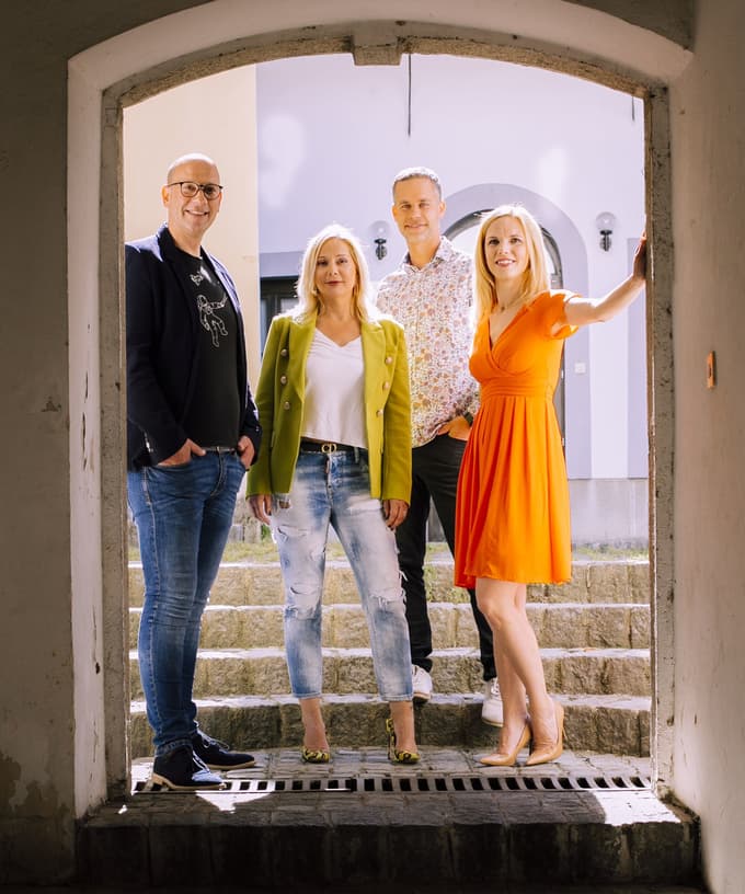 Matej Korošec, Veronika Žajdela, Andrej Geržina in Katja Treer bodo oddajo vodili iz Maribora.