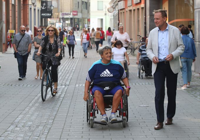 Ogled poti in ovir za invalide s podžupanom Samom Petrom Medvedom