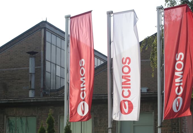 Uradne izjave Cimos ne daje, neuradno pa naj bi odločitvi botroval upad prodaje oz. povpraševanja na tujih trgi.