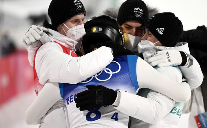 (FOTO in VIDEO) Skakalci na ekipni tekmi do srebra, Peter Prevc četrti slovenski športnik s štirimi olimpijskimi medaljami
