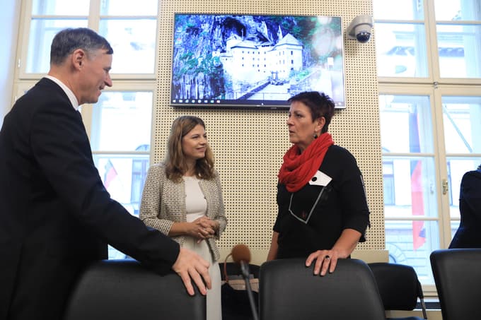 Minister Andrej bertoncelj, Sonja Šmuc, generalna direktorica GZS, in Lidija Jerkič, predsednica ZSSS