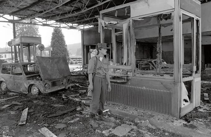 Uničen mejni prehod Holmec.