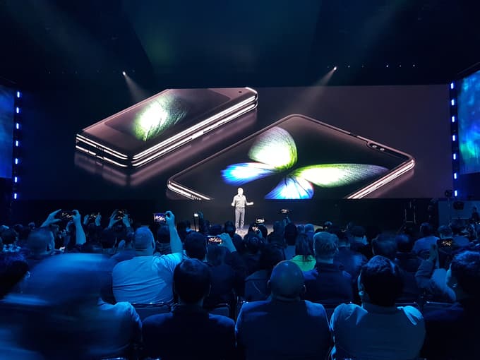 Prepogljiv mobilnik Galaxy Fold je Samsung predstavil v San Franciscu.