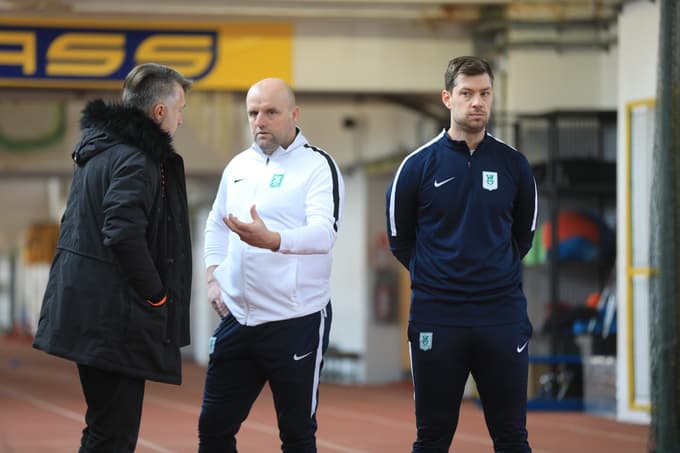 Robert Pevnik (v sredini) bo sodeloval s trenerskim štabom, ki mu je stal ob strani že v mladinski selekciji.