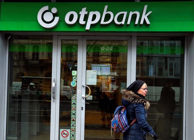 OTP Bank na Madžarskem zaposluje 11 tisoč ljudi, v mednarodni skupini pa 36 tisoč, ki skrbijo za 18 milijonov bančnih strank. Lani so dosegli okroglo milijardo evrov čistega dobička.
