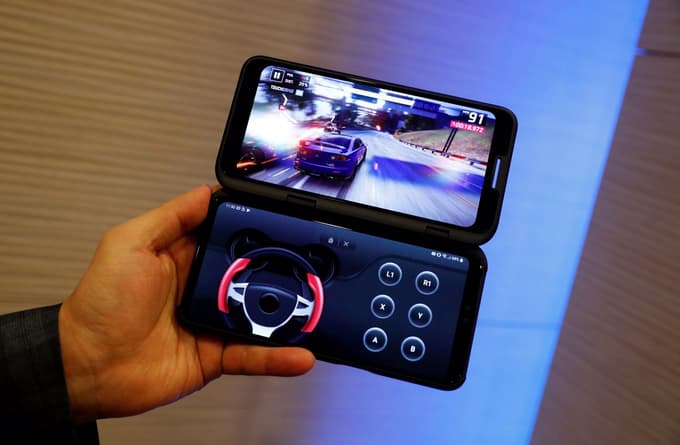 Prepogljivi telefoni v roke premožnih uporabnikov