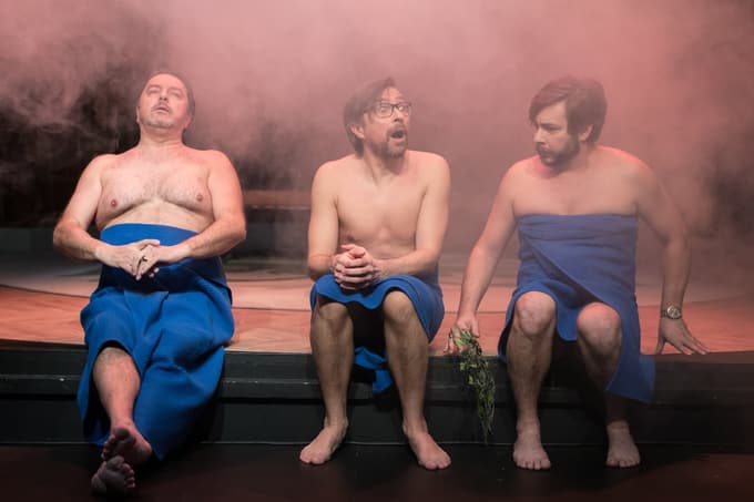 Na Dnevih komedije bo videti tudi satiro Gledališča Celje Vsak glas šteje, ki govori o "stricih iz ozadja", ki skozi politiko skušajo uveljaviti svoje interese. 