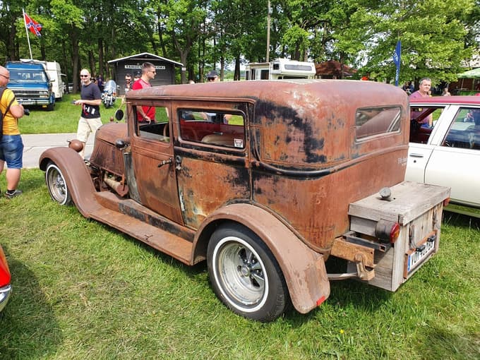 Rače za en dan postajajo festival ameriškega stila