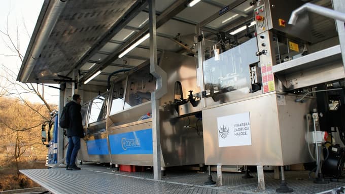 Avtomatizirano polnilnico vina so kupili v Franciji.
 