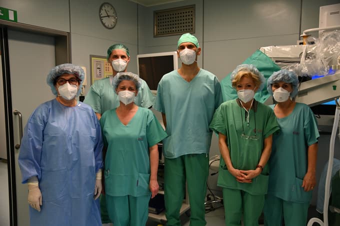 Vrhunska novost v UKC Maribor. Enostransko gluhim lahko povrnejo sluh
