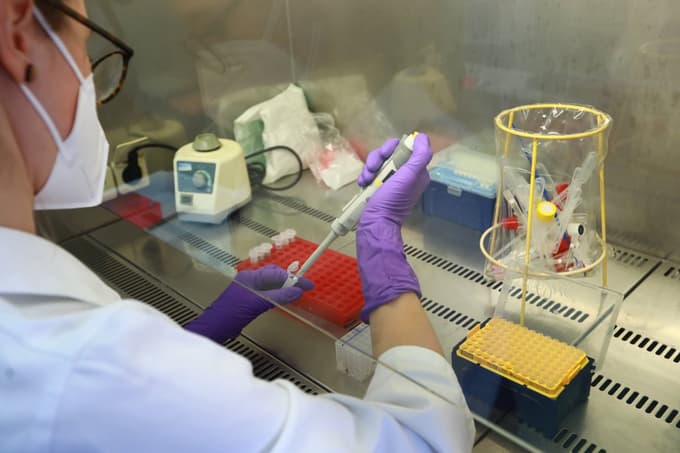 (SEZNAM) Javno življenje se skoraj popolnoma sprošča. Kje bodo še veljali posamezni ukrepi, kdo so izjeme ...
