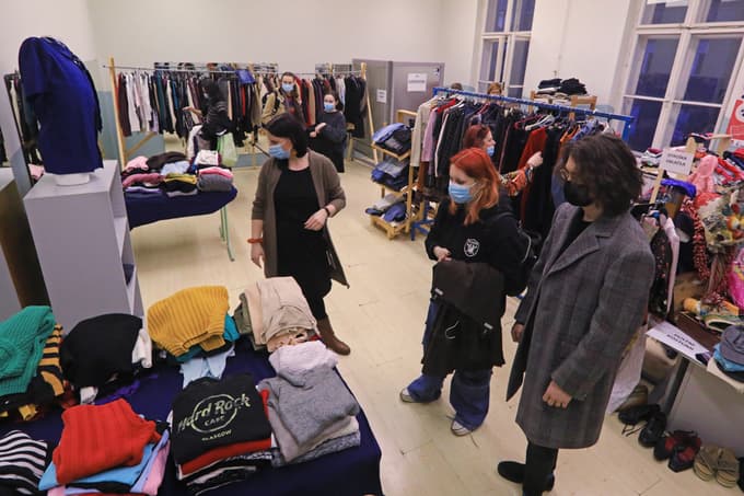 Maribor - Razlagova ulica - Socialne zadeve - Dobrodelnost - Izmenjevalnica oblačil za mlade Cunjami - oblačila - -