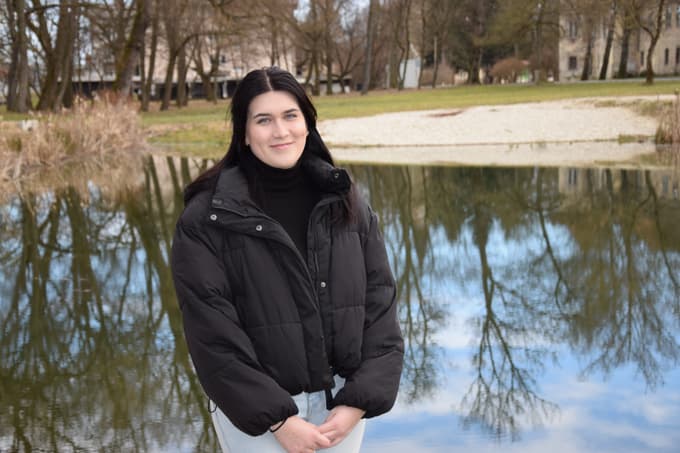 Pred leti je z Vladom Kreslinom nastopila v murskosoboškem Gledališču Park: "On je ogromno pripomogel k temu, da ljudje vedo, kaj so cimbale."