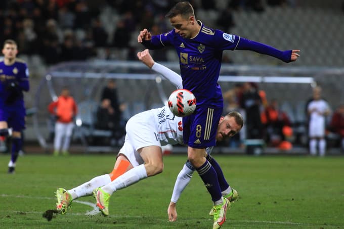 Klemen Nemanič in soigralci se niso znali zoprstaviti Mariborčanom.