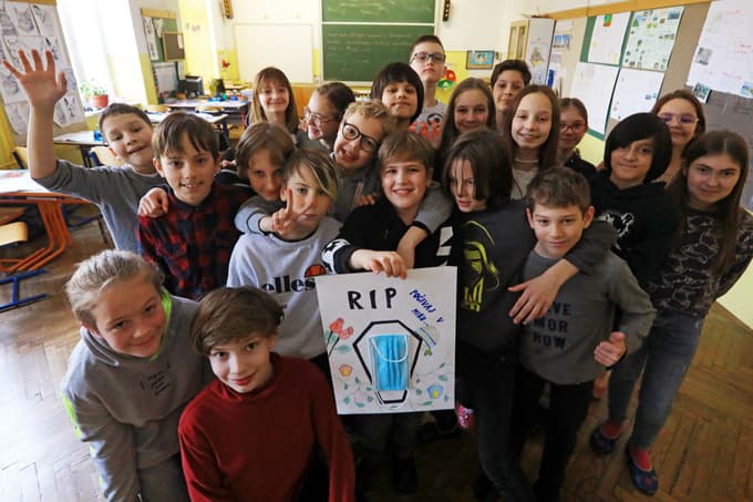 Tudi otroci so se razveselili blažjih zaščitnih ukrepov.
 