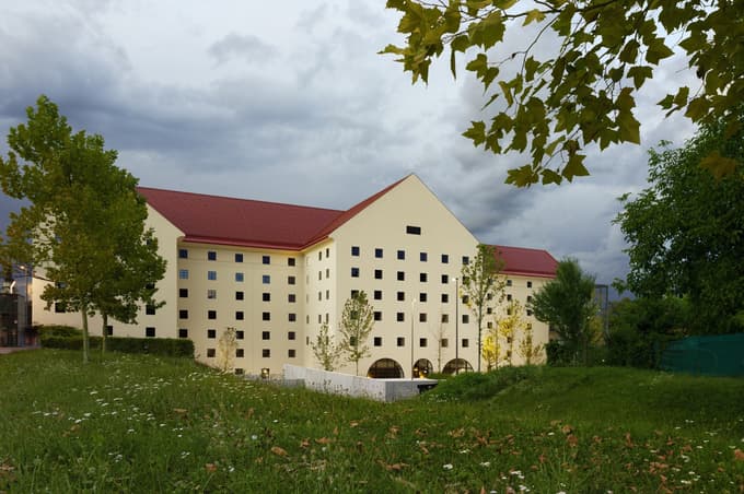 Galerijo Cukrarna Ljubljana bodo danes zavzele umetnice. 