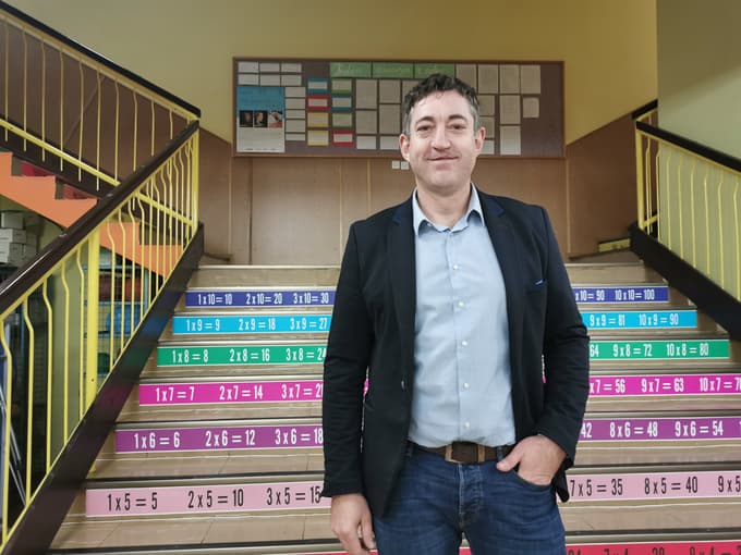 Leo Čelofiga, ravnatelj: "Vsak začetek je težak, ko pa ljudje vztrajajo in se povežejo med sabo, da sta tukaj tudi šola, vrtec, verjamem, da to čez leta obrodi sadove."