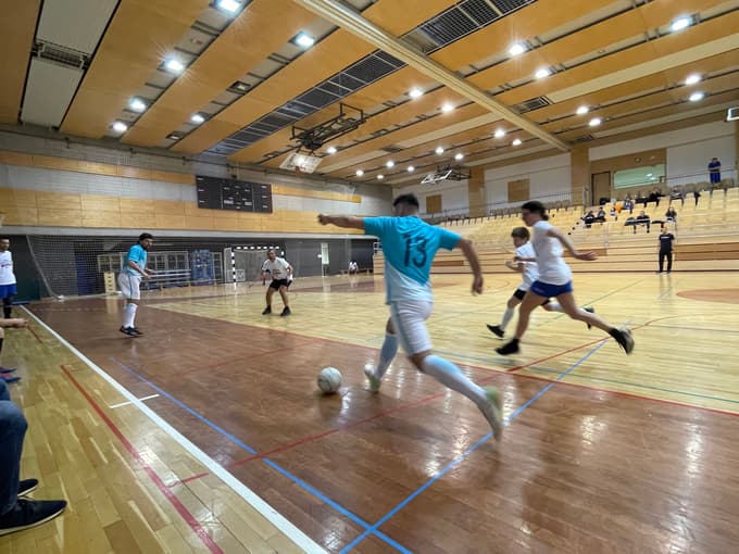 Novinar Radia Slovenija Marko Cirman drvi v napad.