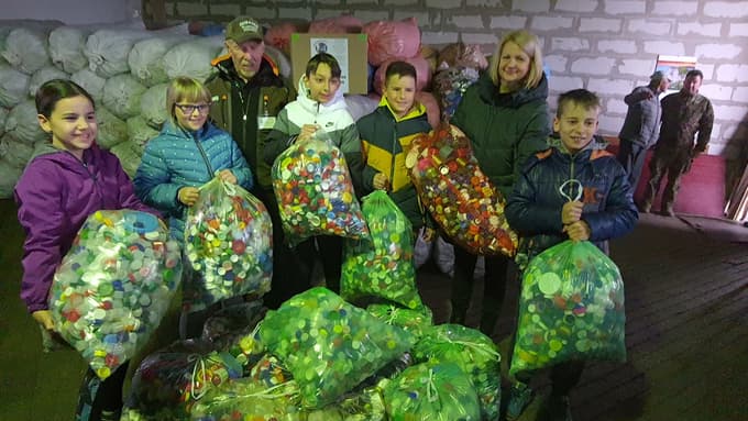 Učenci na OŠ LJudski vrt so od januarja zbrali 360 kilogramov odpadnih zamaškov.