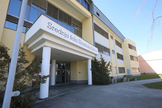 Dijak Srednje šole Slovenska Bistrica z odtujenim geslom popravil oceno v e-redovalnici. Kaj pravi ravnateljica?