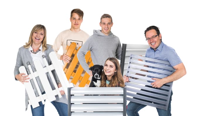 Lilijana, Jani, Timi Max, Sanela in Matjaž Elšnik pravijo, da kakovostne ograje krepijo tudi družinske vezi.