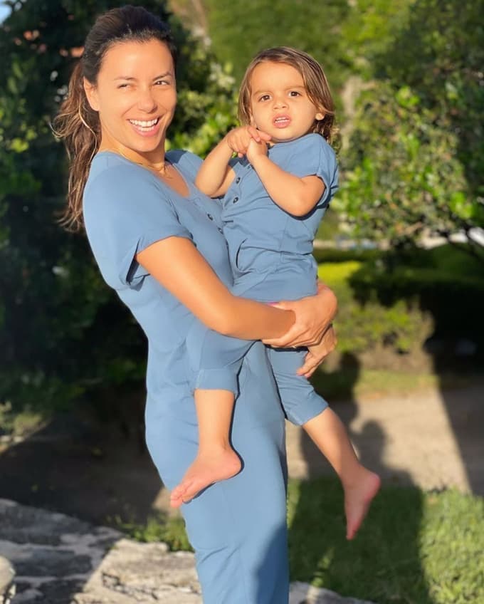 (FOTO) Večno vroča: Eva Longoria je pozirala v enodelnih kopalkah in pokazala, da še nikoli ni bila v boljši formi