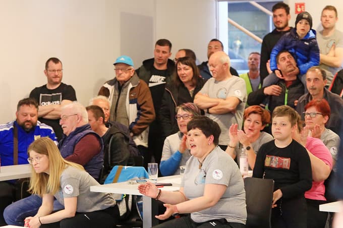 Nastope vrhunskih kegljačev so spremljali številni privrženci kegljanja. 