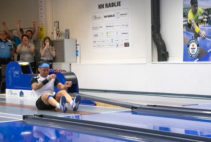 Uroš Stoklas je po zadnjem lučaju na kegljišču v Radljah od utrujenosti za hipec sedel. 