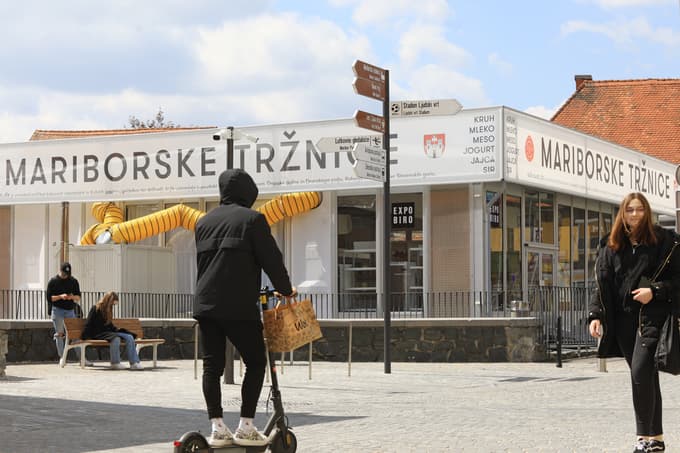 Montažni paviljon na mariborski tržnici je črna gradnja, meni inšpekcija. Direktor Mestnih nepremičnin razlaga drugače
