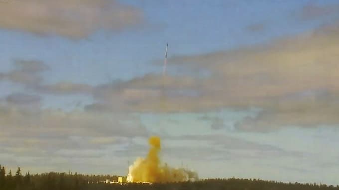 (FOTO in VIDEO) Rusija izstrelila balistično raketo. ZDA: Bili smo obveščeni