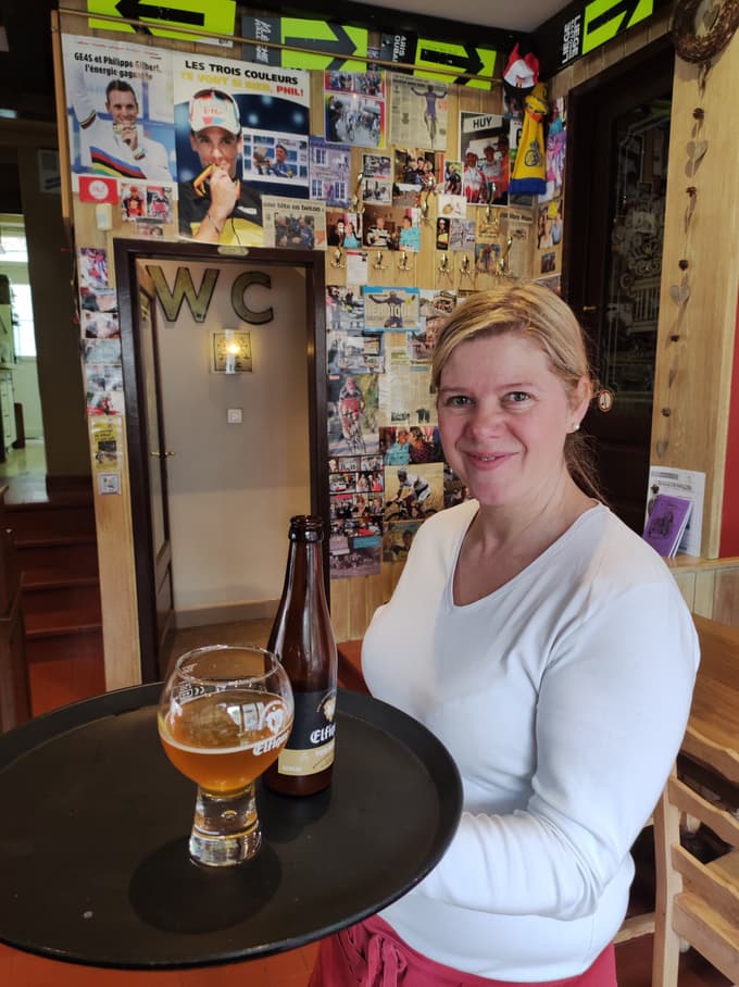 Naročili smo pivo iz Remouchampsa, ki ga spije Philippe Gilbert.