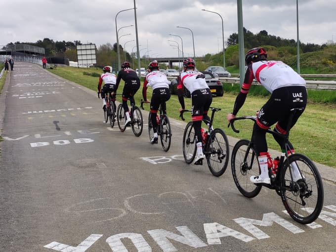 Jan Polanc je ob odsotnosti Tadeja Pogačarja Emirate vodil na ogledu trase.