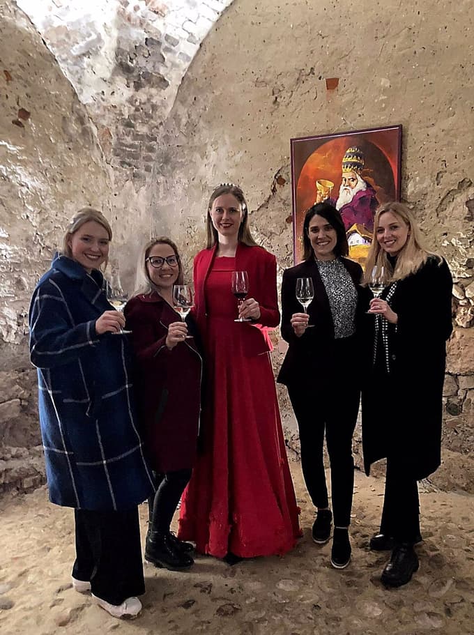 Na otvoritvi kleti (z leve): Zala Kores, Urška Bračko, Neža Jarc, Nika Bratovič in Julija Bratec Veleski