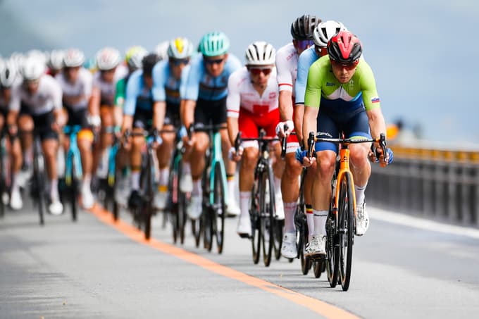 Na olimpijskih igrah je odigral pomembno vlogo pri privi medalji za slovensko kolesarstvo.