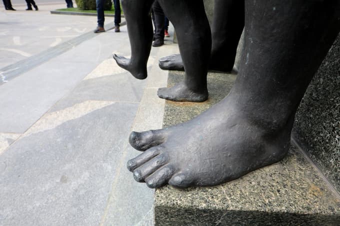 (POLEMIKA) Kolumna Dušana Radonjiča: Komu še sploh kaj verjeti? Politične stranke postavljajo sebe nad volivce!