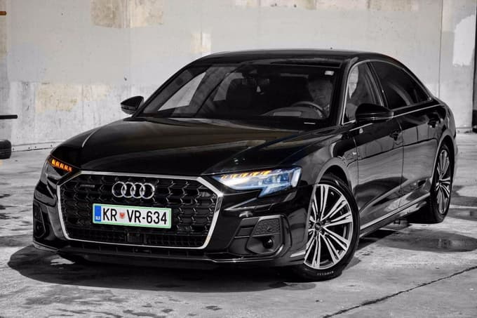 Audi A8 je bil hud boj z mercedesom razreda S in BMW-jevo sedmico. 