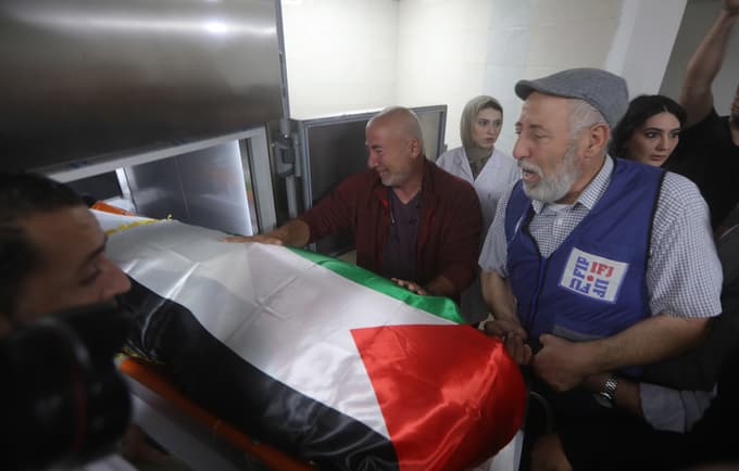 Palestinski novinarji žalujejo za ubito novinarko.