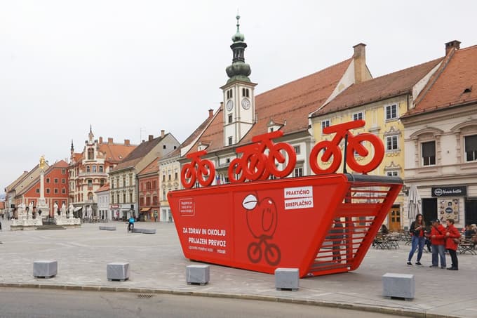 Njihovo delo je recimo grafična podoba in oglaševalska akcija za Mbajk, sistem izposoje koles v Maribor.