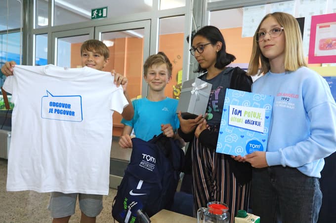 Maribor - OŠ Slava Klavora - Socialne zadeve - Predstavitve projektov - Novinarska konferenca Zveze prijateljev mladine Maribor, na kateri so spregovorili o stiskah in težavah otrok in mladostnikov ter podrobneje predstavili projekt Tom telefon potuje, otroke obiskuje - -