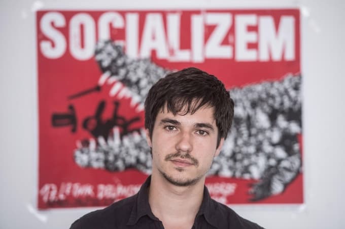 Luka Mesec pred - za mnoge bogokletnim plakatom 