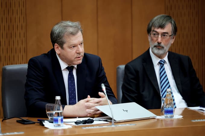 S kritikami se soočata tudi oba šolska ministra.