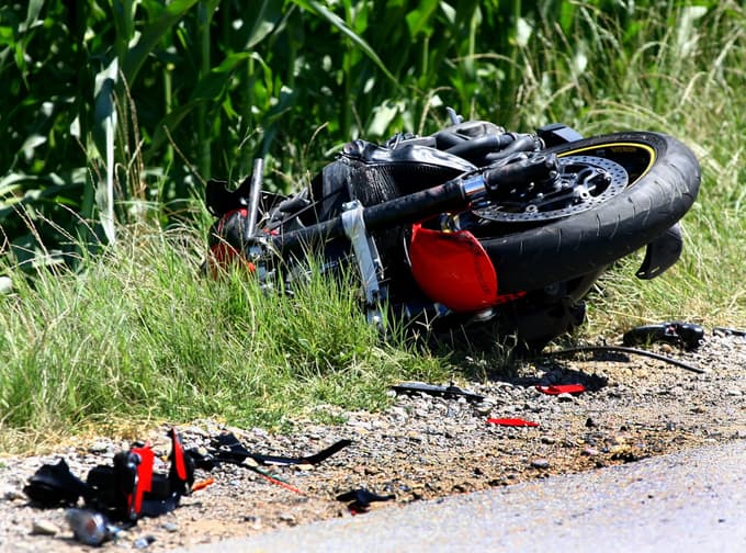 Več kot polovico prometnih nesreč s tragičnim koncem so lani povzročili motoristi sami.