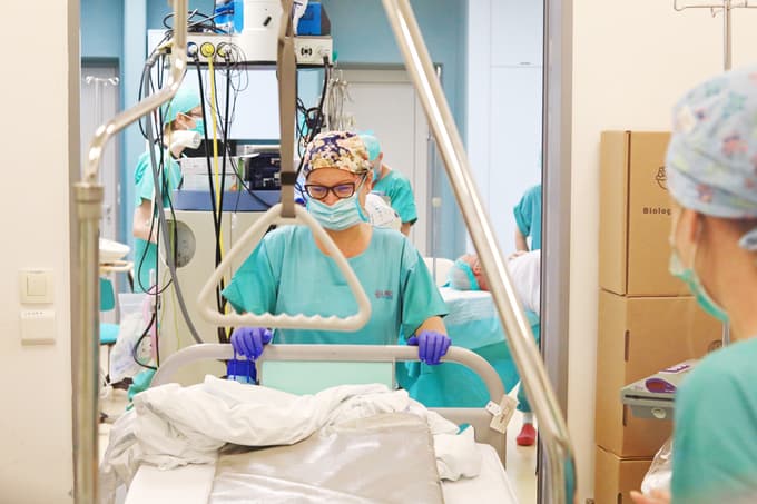 (FOTO) UKC Maribor: Velik porast števila covidnih bolnikov, obiski niso več dovoljeni